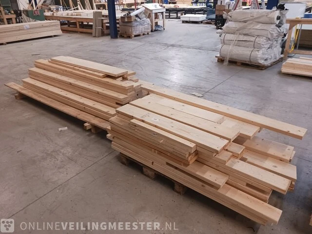 Partij houten balken - afbeelding 1 van  4