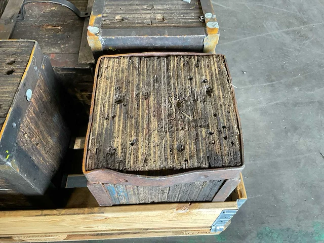Partij houten blokken in frame - afbeelding 5 van  8