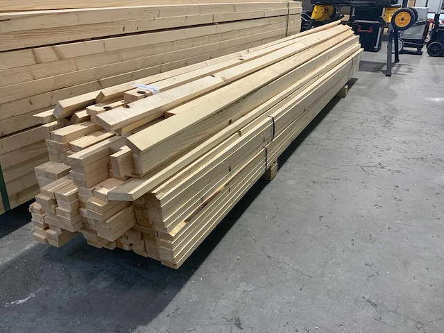 Partij houten latten 3 meter - afbeelding 1 van  4
