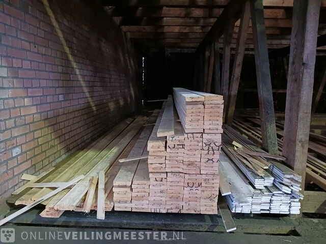 Partij houten planken en plinten - afbeelding 1 van  8
