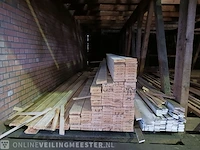 Partij houten planken en plinten - afbeelding 1 van  8
