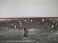 Partij houten planken - afbeelding 1 van  7