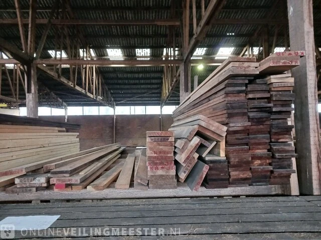Partij houten planken - afbeelding 1 van  10