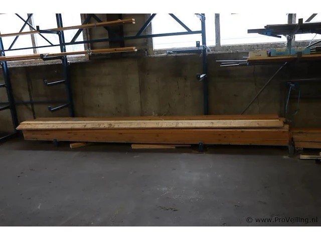 Partij houten planken/balken, diverse afmetingen - afbeelding 1 van  5