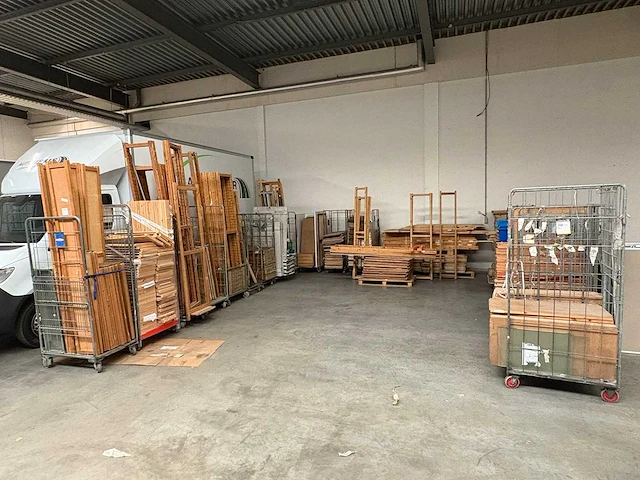 Partij houten stellingen - afbeelding 1 van  6