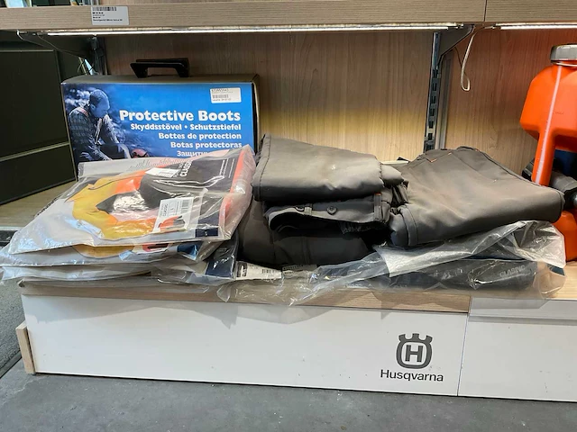 Partij husqvarna bos & tuin artikelen - afbeelding 2 van  9