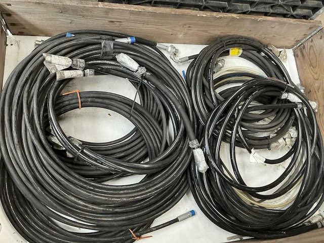 Partij hydrauliekslang - afbeelding 1 van  8