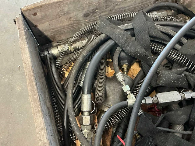 Partij hydraulisch koppelingen en slangen - afbeelding 3 van  11