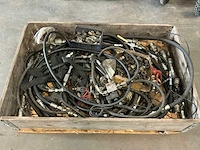 Partij hydraulisch koppelingen en slangen - afbeelding 1 van  11