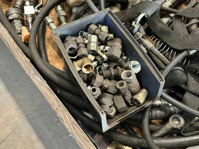 Partij hydraulisch koppelingen en slangen - afbeelding 6 van  11