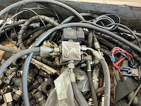 Partij hydraulisch koppelingen en slangen - afbeelding 9 van  11
