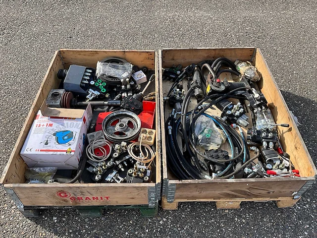 Partij hydraulische onderdelen - afbeelding 2 van  8