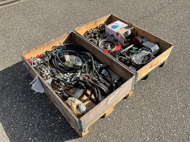 Partij hydraulische onderdelen - afbeelding 5 van  8