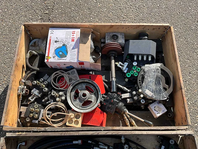 Partij hydraulische onderdelen - afbeelding 8 van  8