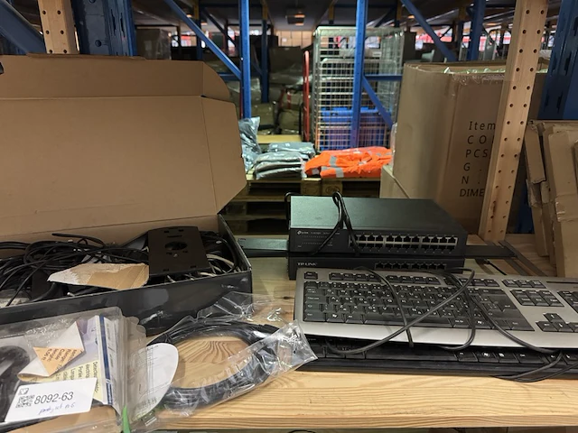 Partij ict artikelen w.o. tp-link, fujitsu siemens - afbeelding 1 van  5