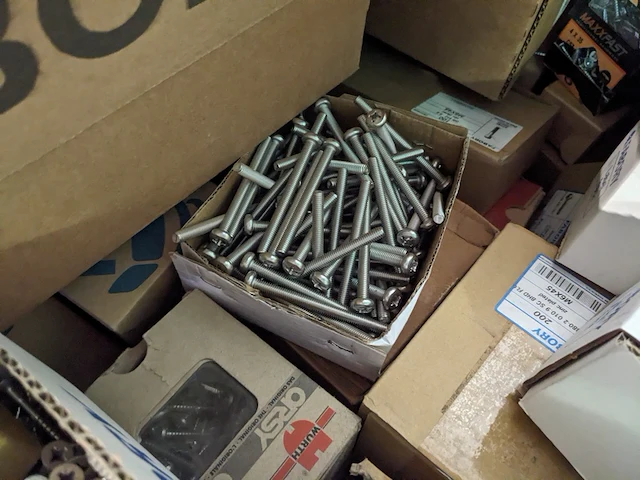 Partij ijzerwaren en bevestigingsmateriaal - afbeelding 7 van  16