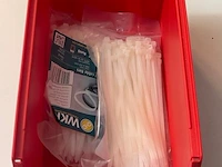 Partij in 6 bakken met o.a. pvc, slang etc (excl. magazijnbakken) - afbeelding 5 van  7