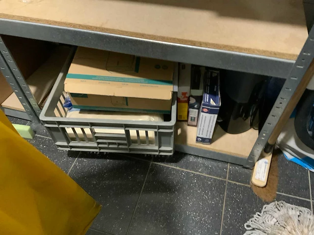 Partij inhoud ruimte schoonmaakhok - afbeelding 11 van  12