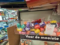 Partij inpakpapier, linten en decoratiemateriaal - afbeelding 9 van  10