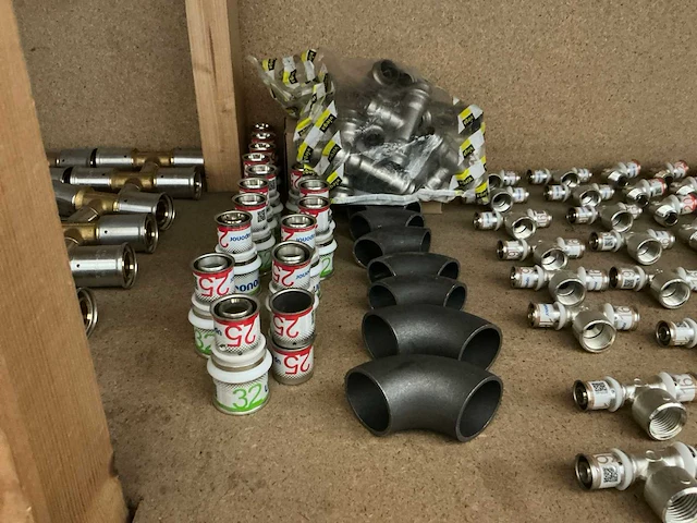 Partij installatie materiaal (143x) - afbeelding 2 van  9
