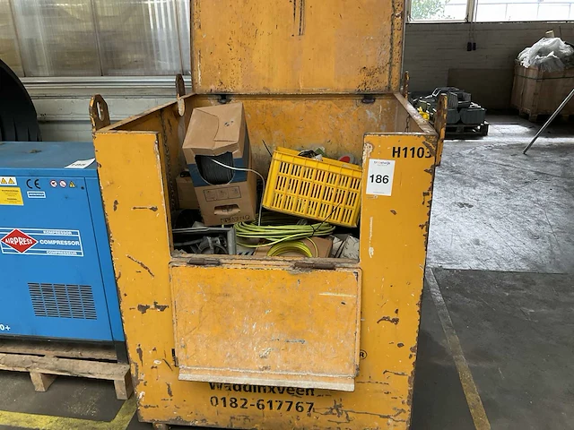 Partij installatie materiaal in materiaalbak - afbeelding 10 van  11