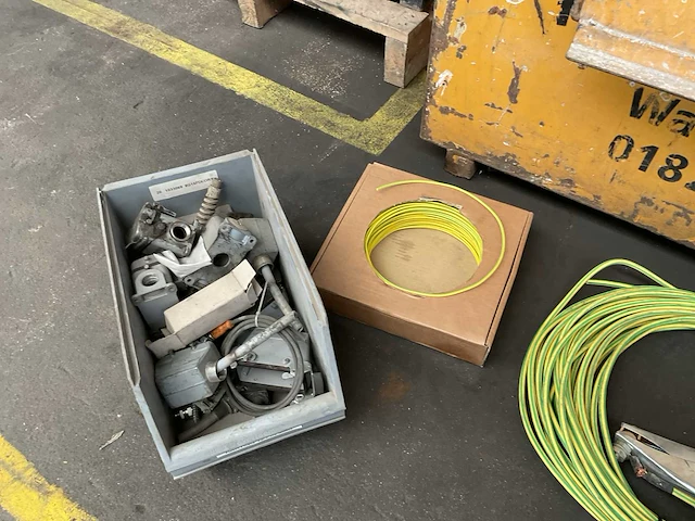 Partij installatie materiaal in materiaalbak - afbeelding 4 van  11