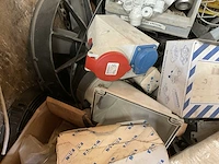 Partij installatie materiaal in materiaalbak - afbeelding 9 van  11