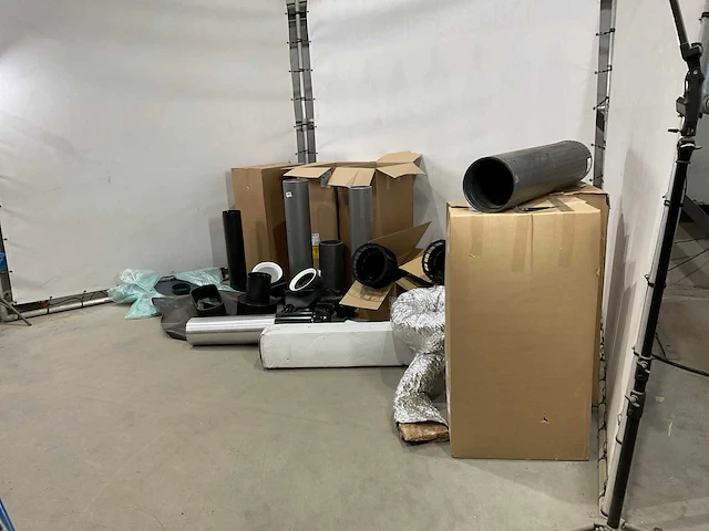 Partij installatie materiaal - afbeelding 1 van  8
