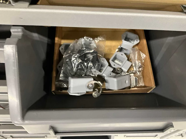 Partij installatie materiaal - afbeelding 10 van  11