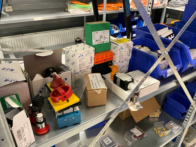 Partij installatie materiaal - afbeelding 18 van  18