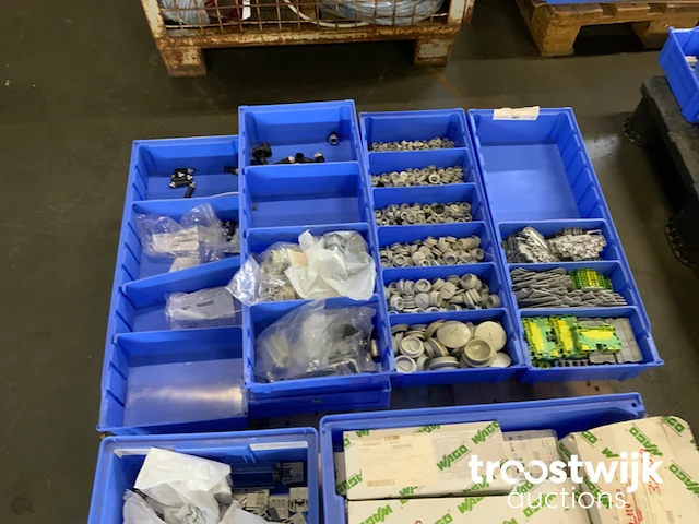 Partij installatie materiaal - afbeelding 2 van  25