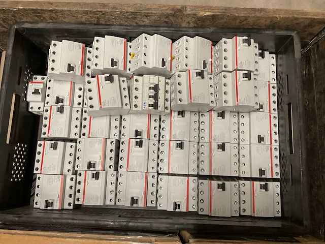 Partij installatieautomaten, 40 stuks - afbeelding 1 van  3