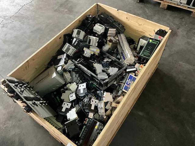 Partij installatieautomaten & procesapparatuur - afbeelding 1 van  9