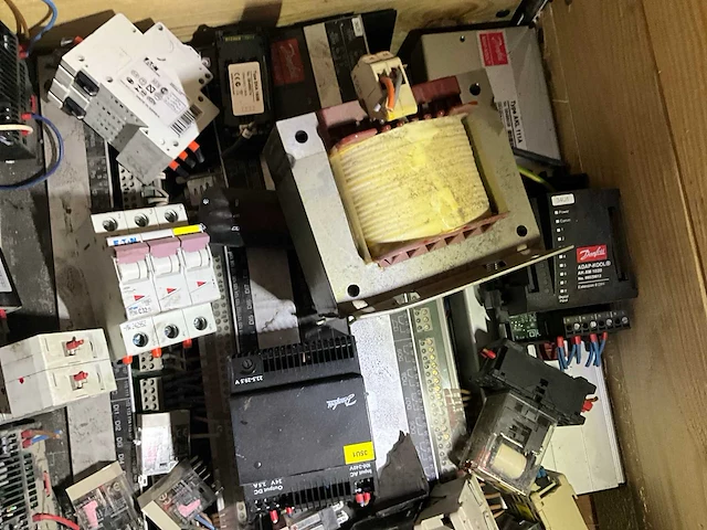 Partij installatieautomaten & procesapparatuur - afbeelding 9 van  9