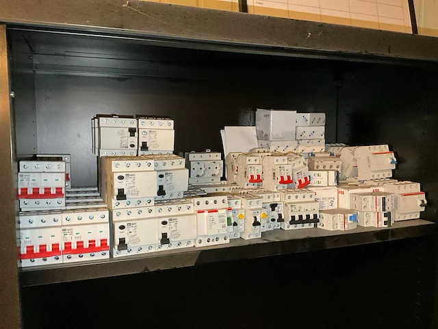 Partij installatieautomaten - afbeelding 1 van  11