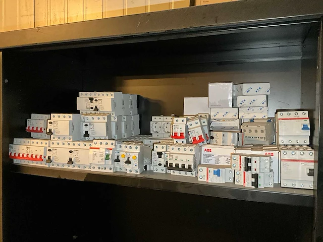 Partij installatieautomaten - afbeelding 4 van  11