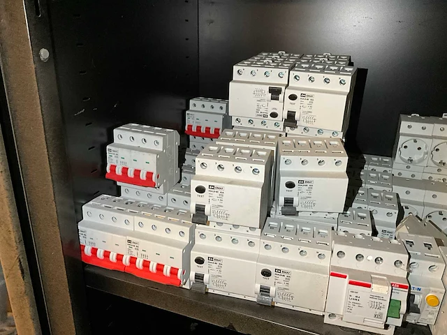 Partij installatieautomaten - afbeelding 6 van  11