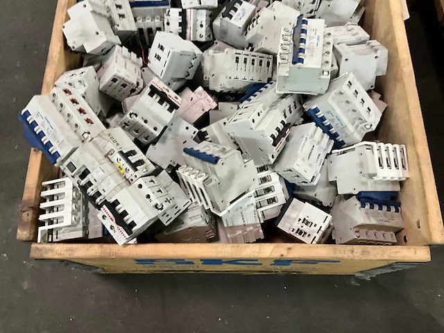 Partij installatieautomaten - afbeelding 3 van  4