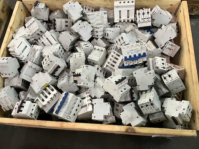 Partij installatieautomaten - afbeelding 2 van  4