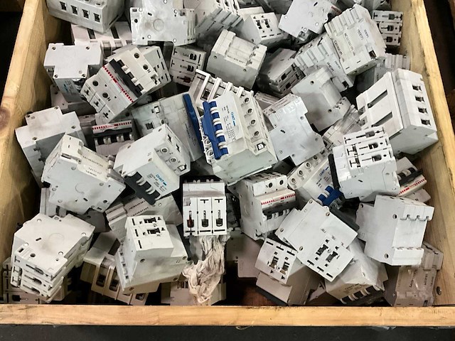 Partij installatieautomaten - afbeelding 3 van  4