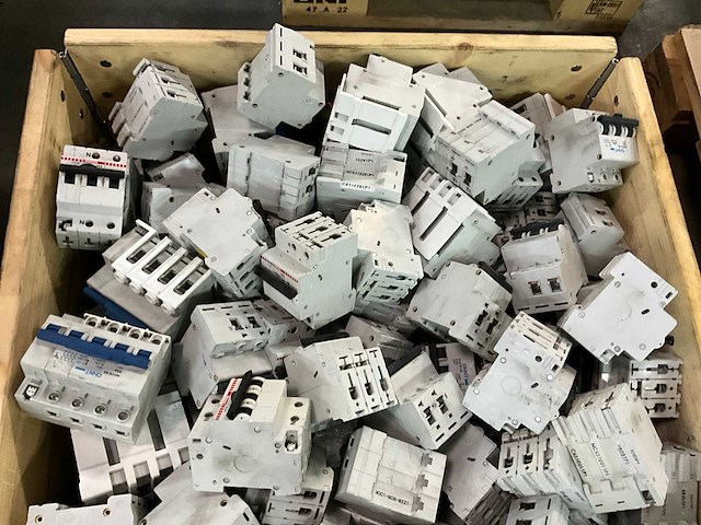 Partij installatieautomaten - afbeelding 4 van  4