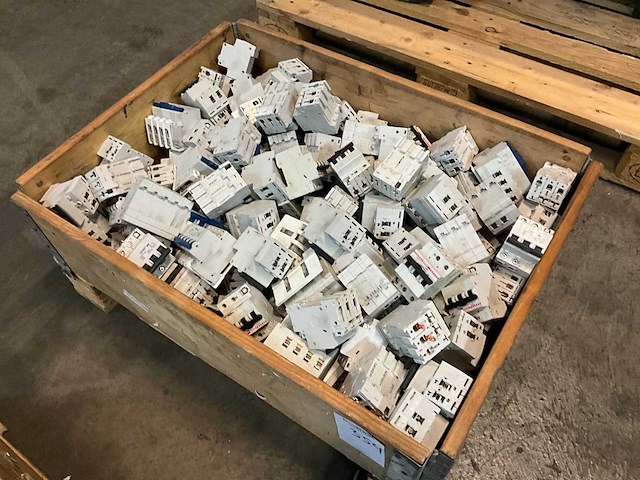 Partij installatieautomaten - afbeelding 1 van  6