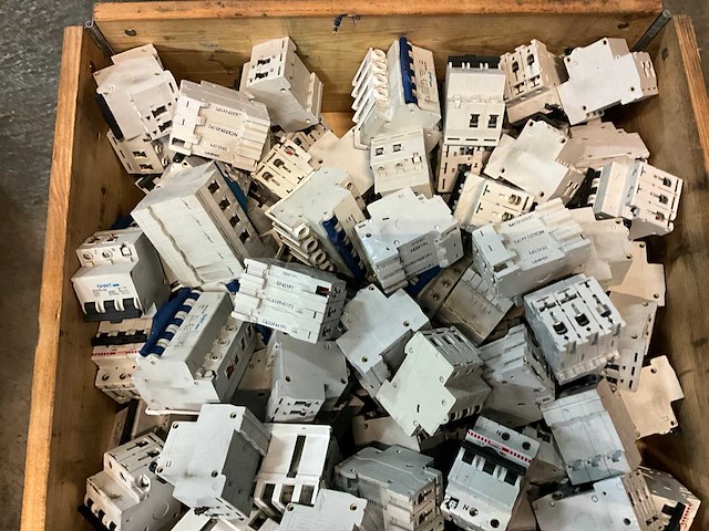 Partij installatieautomaten - afbeelding 4 van  6