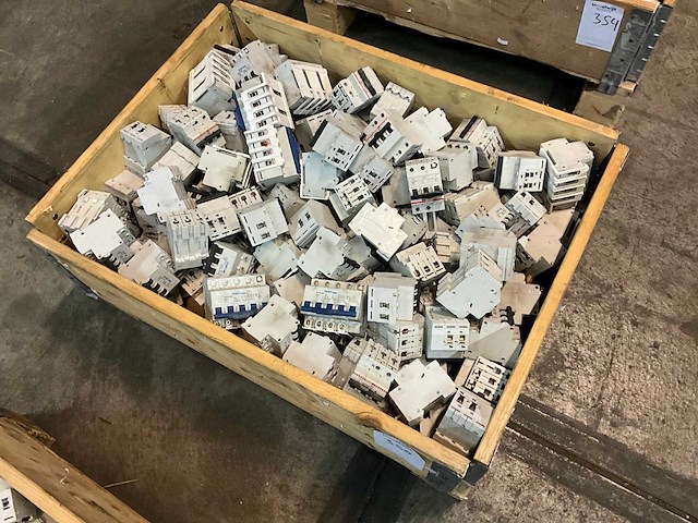 Partij installatieautomaten - afbeelding 1 van  4