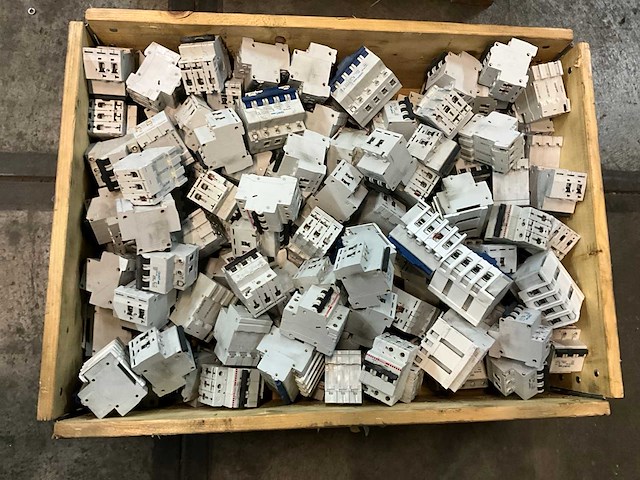 Partij installatieautomaten - afbeelding 2 van  4