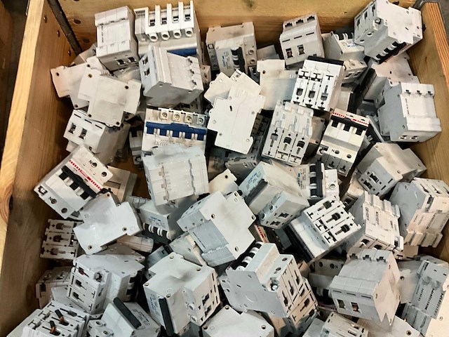 Partij installatieautomaten - afbeelding 4 van  7