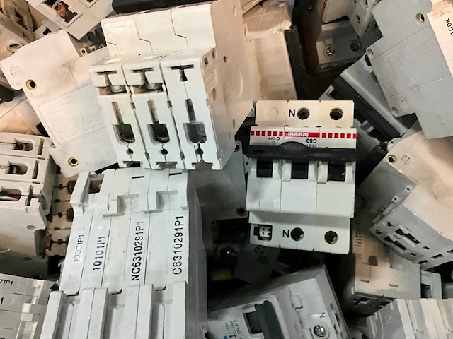 Partij installatieautomaten - afbeelding 7 van  7