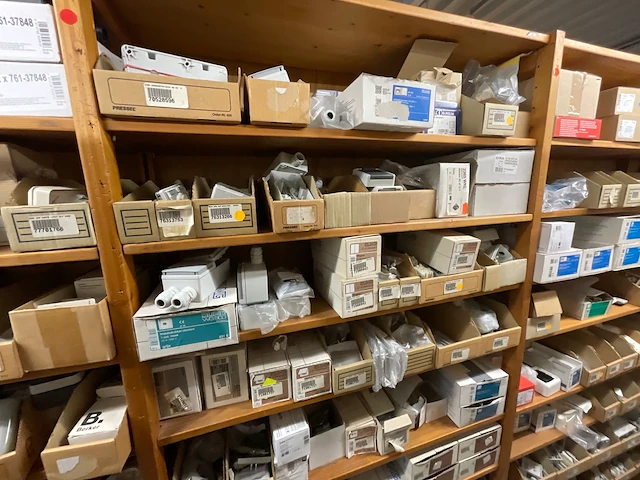 Partij installatiemateraal (c) - afbeelding 2 van  22