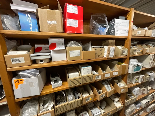 Partij installatiemateraal (c) - afbeelding 4 van  22