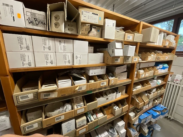 Partij installatiemateraal (c) - afbeelding 8 van  22